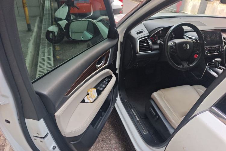 Used Honda Avancier 2017 240TURBO Two-Wheel Drive Premium Edition Driver Seat