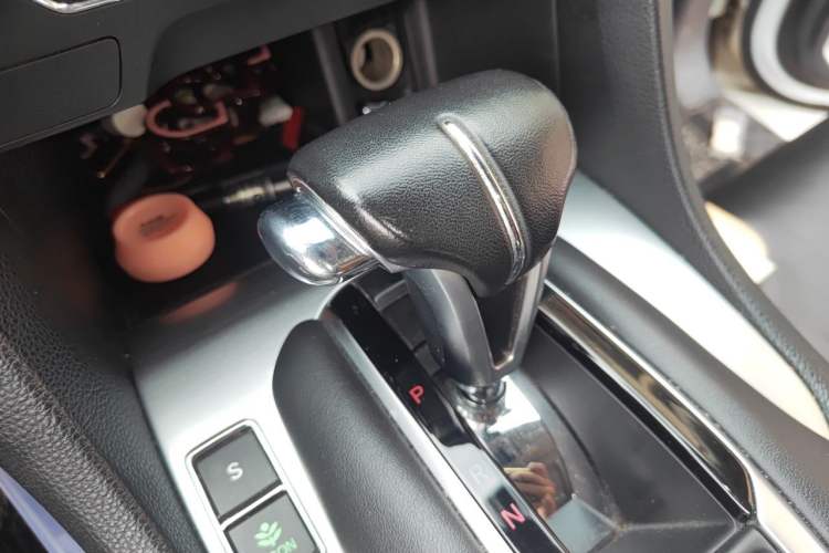 Used Honda Avancier 2017 240TURBO Two-Wheel Drive Comfort Version Gear Lever