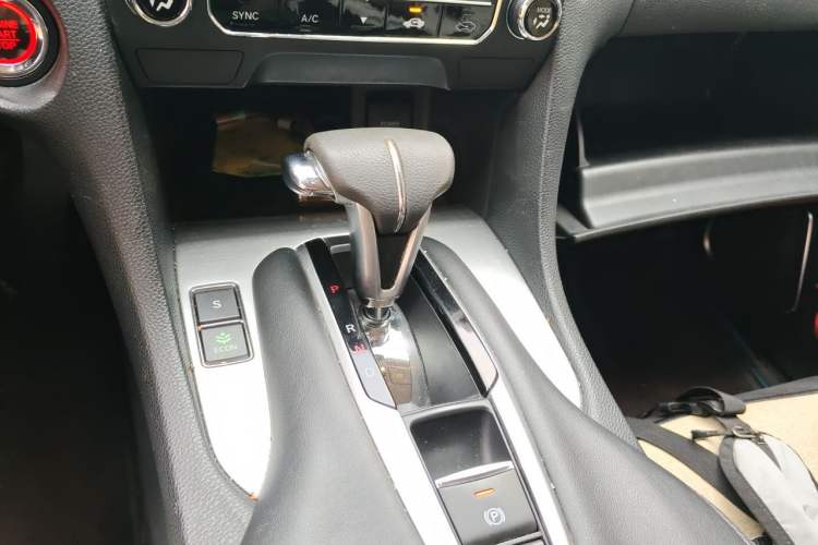 Used Honda Avancier 2017 240TURBO Two-Wheel Drive Elite Edition Gear Lever