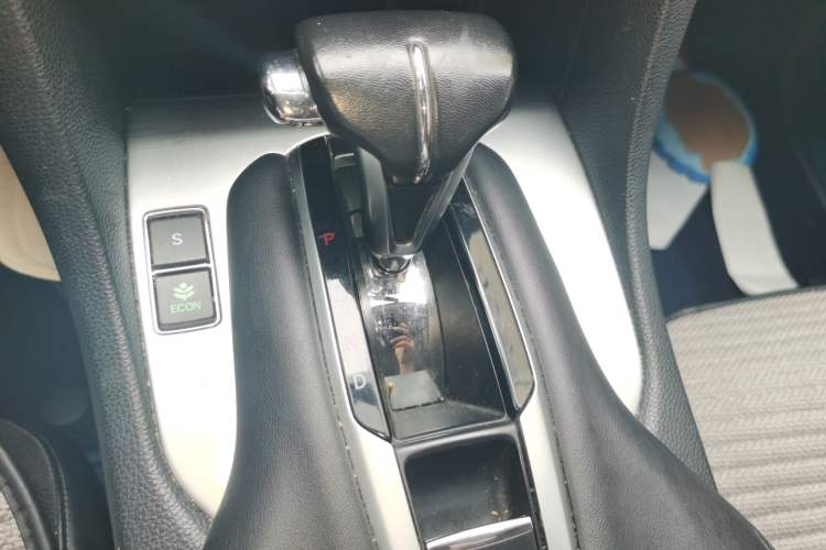 Used Honda Avancier 2017 240TURBO Two-Wheel Drive Comfort Version Gear Lever