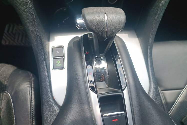 Used Honda Avancier 2017 240TURBO Two-Wheel Drive Elite Edition Gear Lever