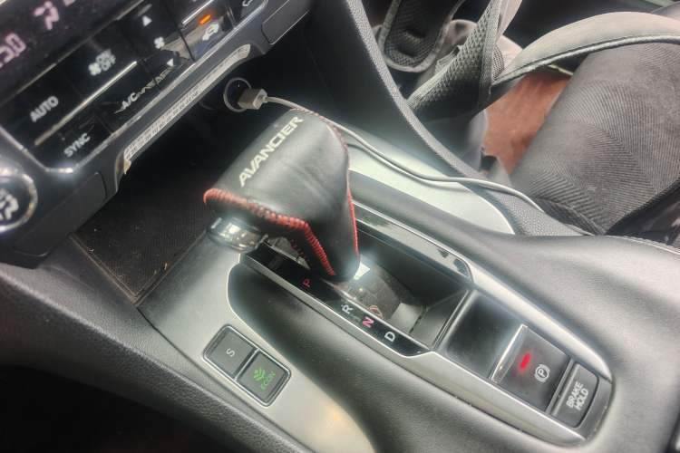 Used Honda Avancier 2017 240TURBO Two-Wheel Drive Elite Edition Gear Lever