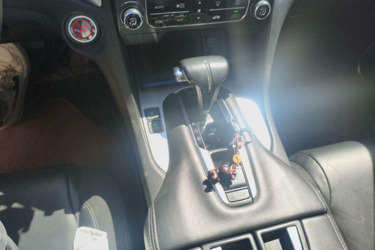 Used Honda Avancier 2017 240TURBO Two-Wheel Drive Comfort Version Gear Lever