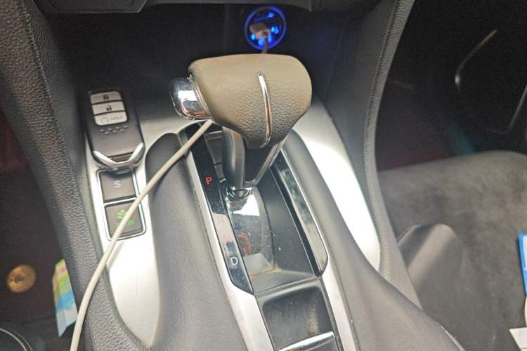 Used Honda Avancier 2017 240TURBO Two-Wheel Drive Elite Edition Gear Lever