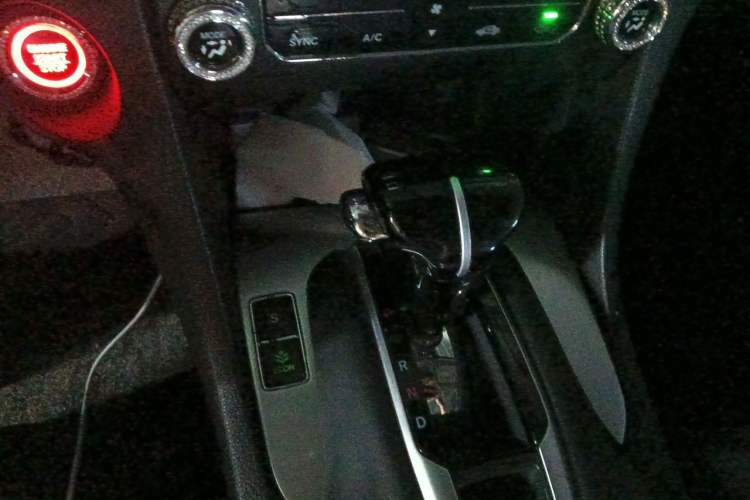 Used Honda Avancier 2017 240TURBO Two-Wheel Drive Comfort Version Gear Lever