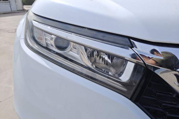 Used Honda Avancier 2017 240TURBO Two-Wheel Drive Elite Edition Right Front Headlight
