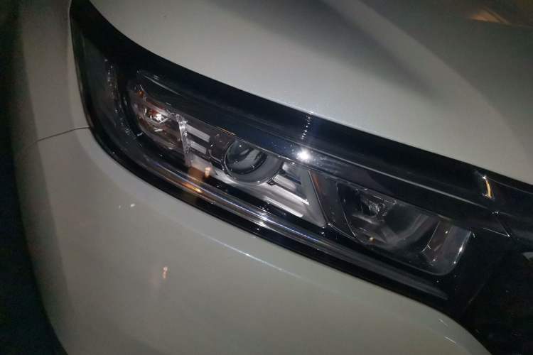 Used Honda Avancier 2017 240TURBO Two-Wheel Drive Elite Edition Right Front Headlight