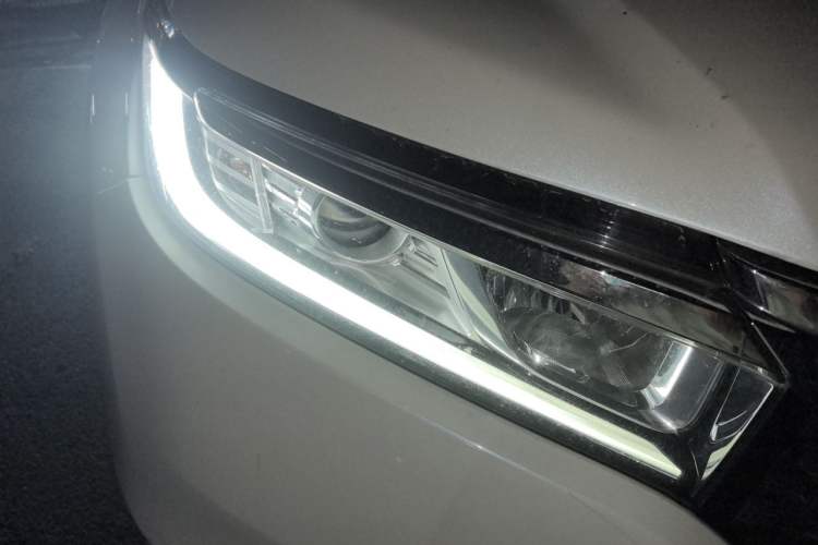 Used Honda Avancier 2017 240TURBO Two-Wheel Drive Elite Edition Right Front Headlight