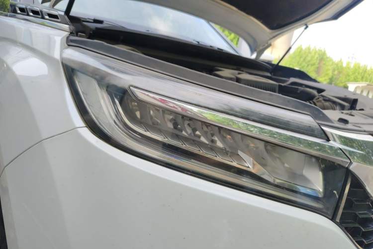 Used Honda Avancier 2017 240TURBO Two-Wheel Drive Premium Edition Right Front Headlight