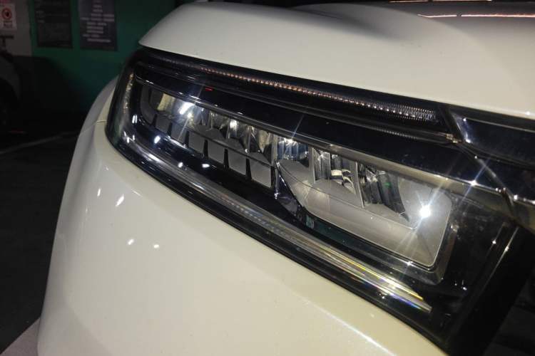 Used Honda Avancier 2017 240TURBO Two-Wheel Drive Premium Edition Right Front Headlight