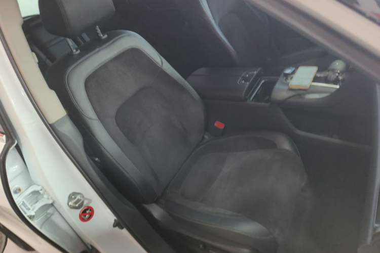 Used Honda Avancier 2017 240TURBO Two-Wheel Drive Elite Edition Right Front Seat