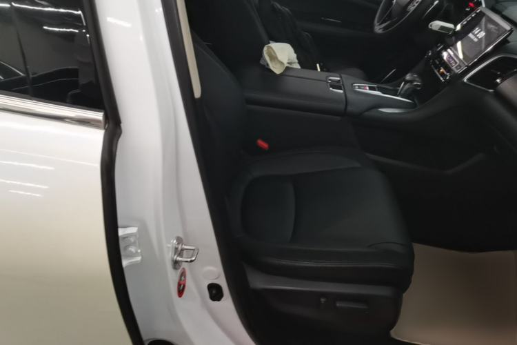 Used Honda Avancier 2017 240TURBO Two-Wheel Drive Premium Edition Right Front Seat