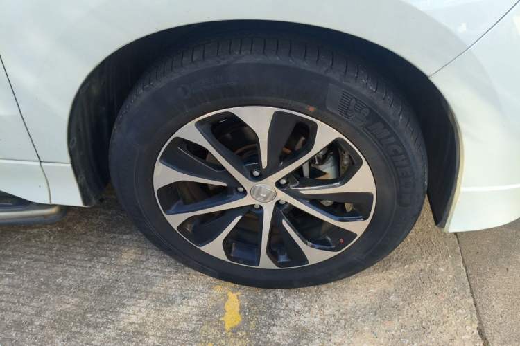 Used Honda Avancier 2017 240TURBO Two-Wheel Drive Premium Edition Right Front Wheel Hub