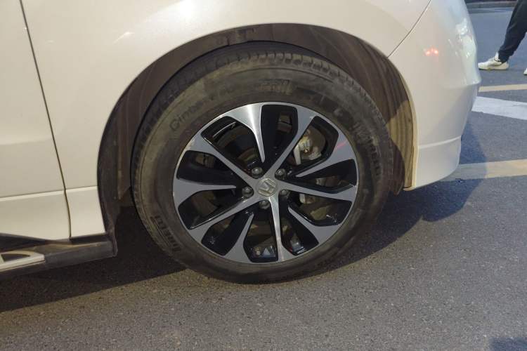 Used Honda Avancier 2017 240TURBO Two-Wheel Drive Premium Edition Right Front Wheel Hub