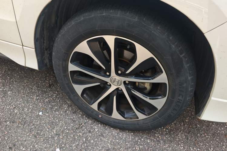 Used Honda Avancier 2017 240TURBO Two-Wheel Drive Premium Edition Right Front Wheel Hub