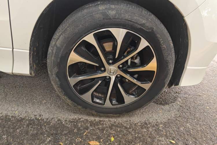 Used Honda Avancier 2017 240TURBO Two-Wheel Drive Elite Edition Right Front Wheel Hub