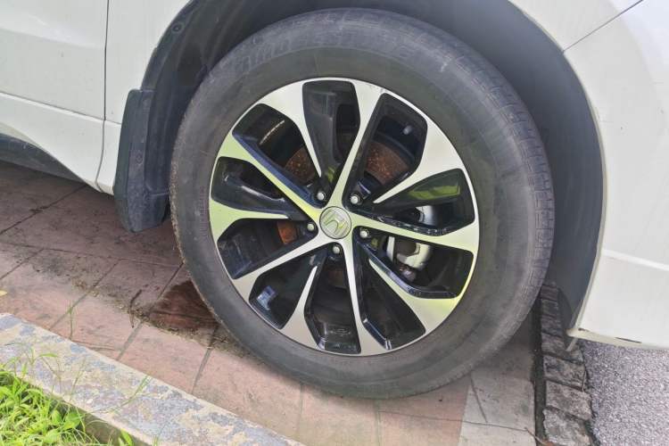 Used Honda Avancier 2017 240TURBO Two-Wheel Drive Premium Edition Right Front Wheel Hub