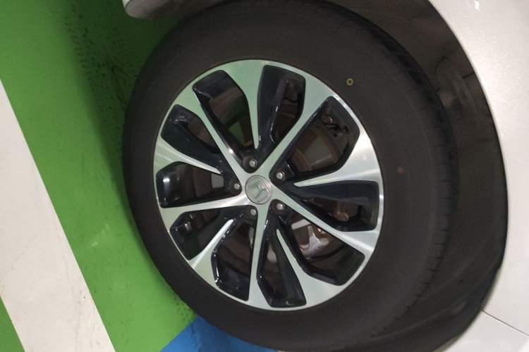 Used Honda Avancier 2017 240TURBO Two-Wheel Drive Premium Edition Right Front Wheel Hub