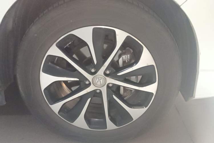 Used Honda Avancier 2017 240TURBO Two-Wheel Drive Elite Edition Right Front Wheel Hub