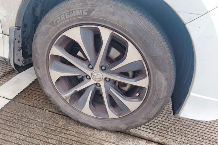 Used Honda Avancier 2017 240TURBO Two-Wheel Drive Premium Edition Right Front Wheel Hub