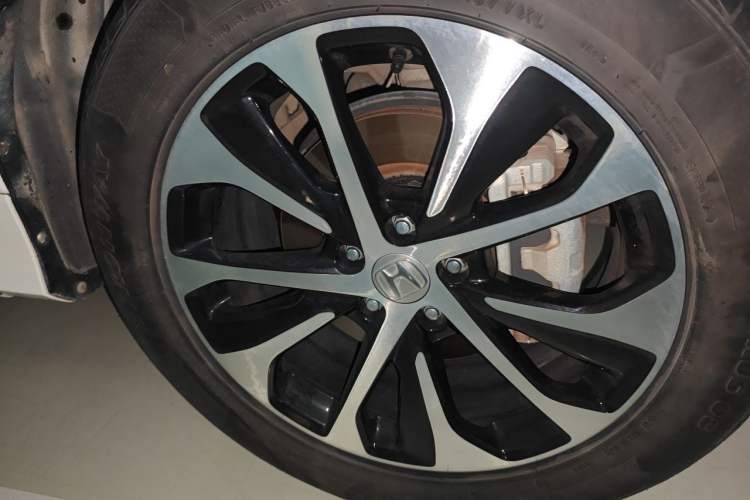 Used Honda Avancier 2017 240TURBO Two-Wheel Drive Comfort Version Right Front Wheel Hub