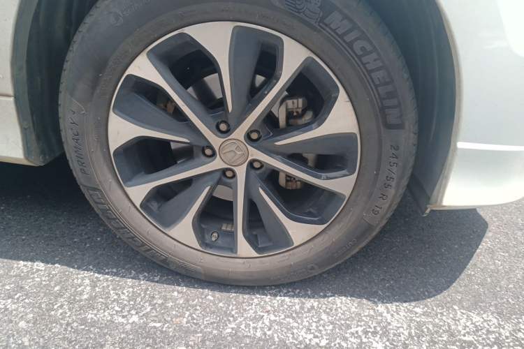 Used Honda Avancier 2017 240TURBO Two-Wheel Drive Elite Edition Right Front Wheel Hub