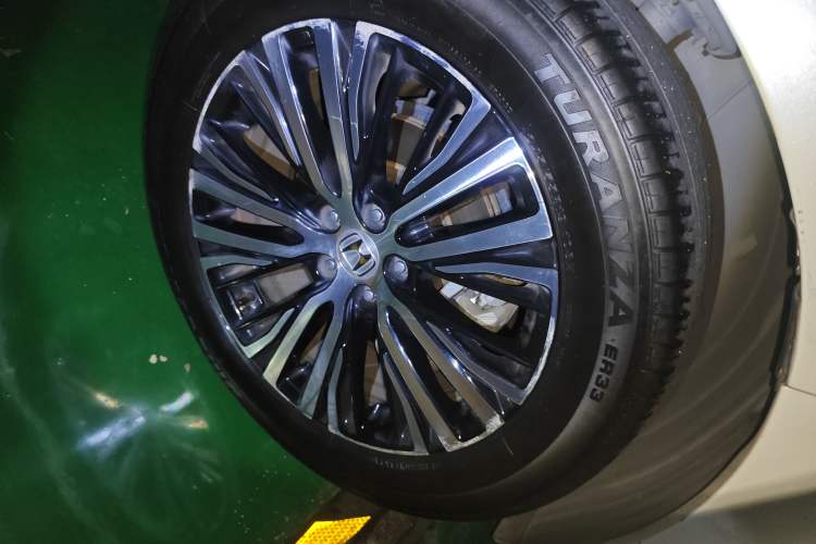 Used Honda Avancier 2017 370TURBO 2WD Luxury Edition Right Front Wheel Hub