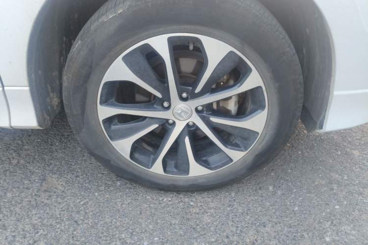 Used Honda Avancier 2017 240TURBO Two-Wheel Drive Elite Edition Right Front Wheel Hub