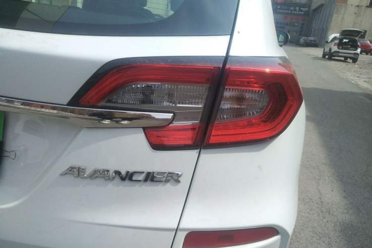 Used Honda Avancier 2017 240TURBO Two-Wheel Drive Luxury Edition Right Rear Taillight