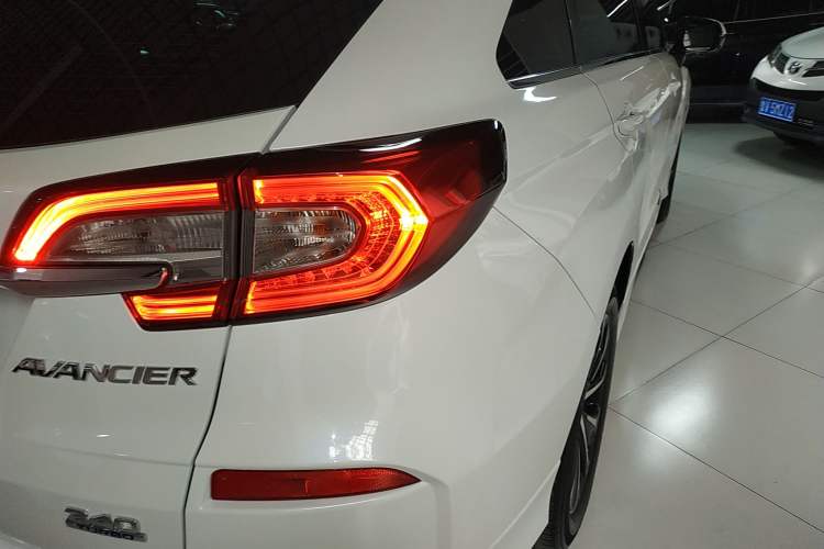 Used Honda Avancier 2017 240TURBO Two-Wheel Drive Premium Edition Right Rear Taillight