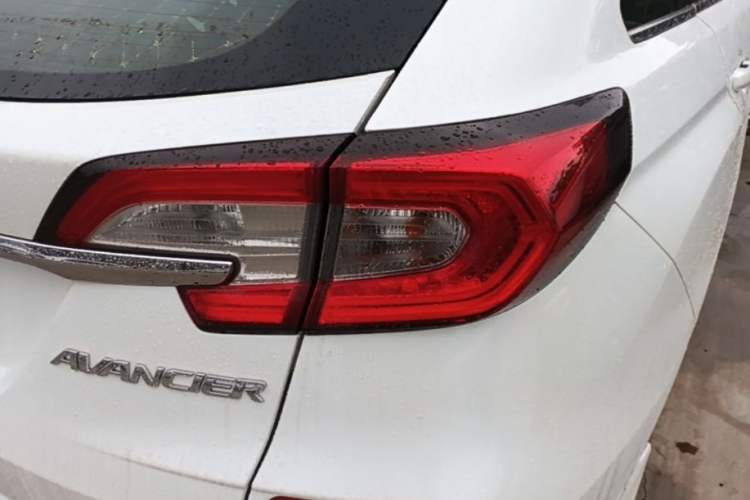 Used Honda Avancier 2017 240TURBO Two-Wheel Drive Luxury Edition Right Rear Taillight