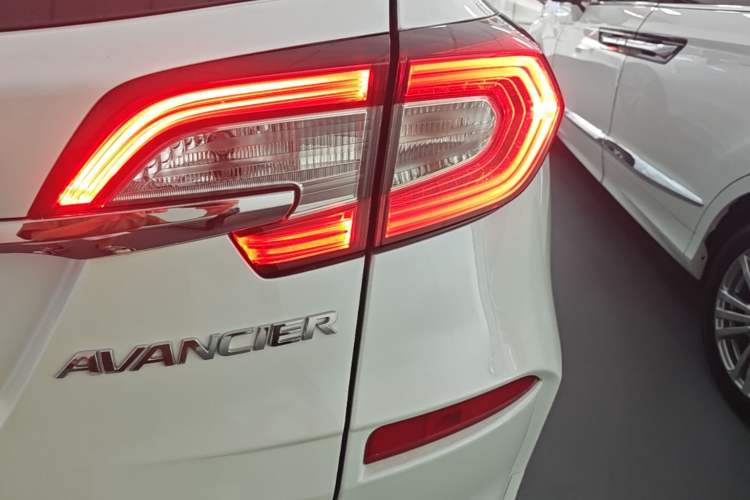 Used Honda Avancier 2017 370TURBO 2WD Luxury Edition Right Rear Taillight