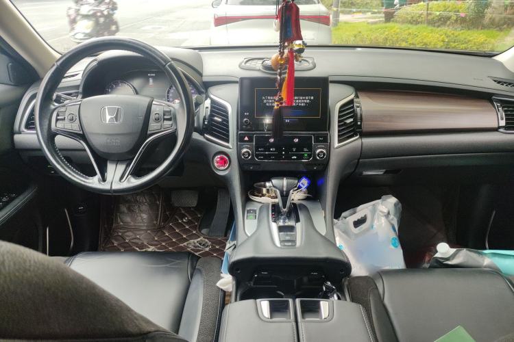 Used Honda Avancier 2017 240TURBO Two-Wheel Drive Premium Edition Center Console