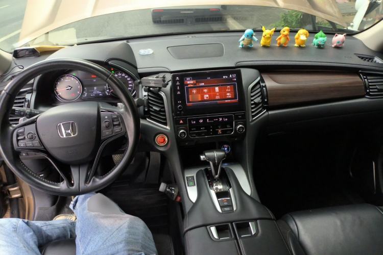 Used Honda Avancier 2017 240TURBO Two-Wheel Drive Premium Edition Center Console