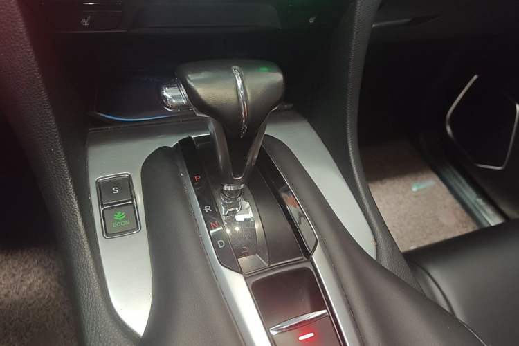 Used Honda Avancier 2017 240TURBO Two-Wheel Drive Premium Edition Gear Lever