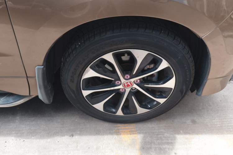 Used Honda Avancier 2017 240TURBO Two-Wheel Drive Premium Edition Right Front Wheel Hub