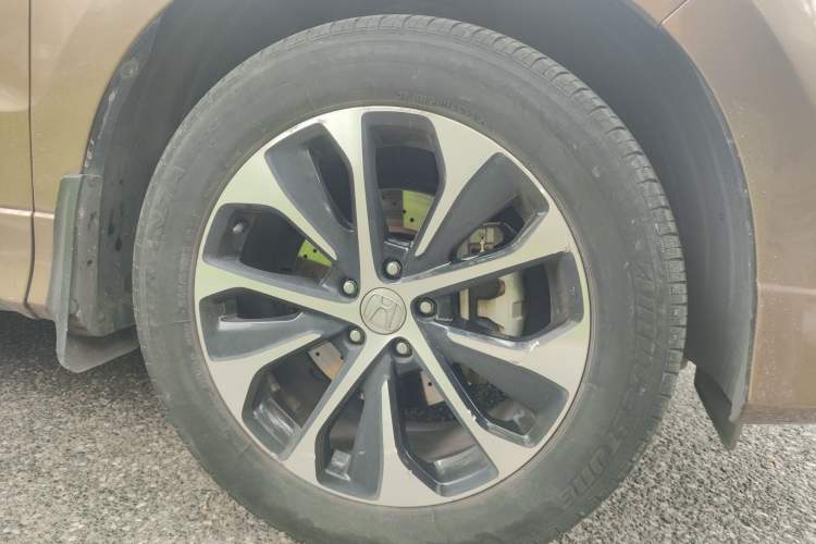 Used Honda Avancier 2017 240TURBO Two-Wheel Drive Premium Edition Right Front Wheel Hub