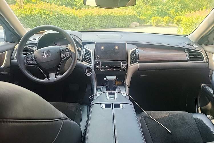 Used Honda Avancier 2019 240TURBO Two-Wheel Drive Elite Edition Center Console