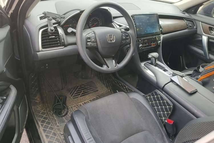 Used Honda Avancier 2019 240TURBO Two-Wheel Drive Elite Edition Center Console