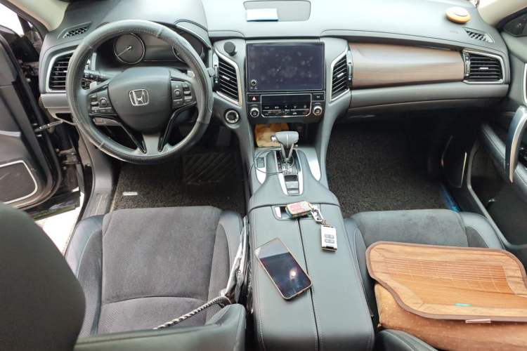 Used Honda Avancier 2019 240TURBO Two-Wheel Drive Elite Edition Center Console