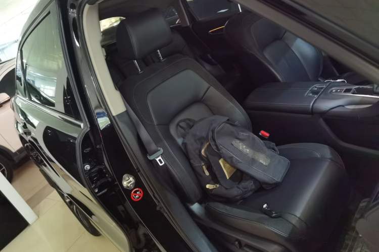 Used Honda Avancier 2019 240TURBO Two-Wheel Drive Premium Edition Right Front Seat