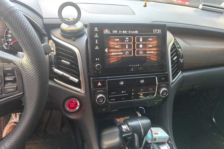 Used Honda Avancier 2019 240TURBO Two-Wheel Drive Luxury Edition Audio And AC Panel
