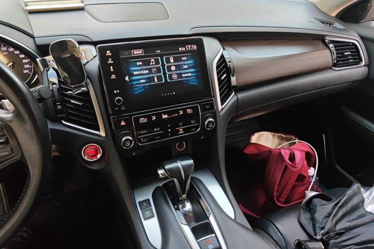 Used Honda Avancier 2019 240TURBO Two-Wheel Drive Luxury Edition Audio And AC Panel