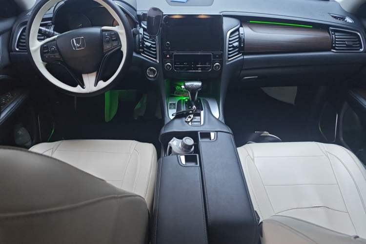 Used Honda Avancier 2019 240TURBO Two-Wheel Drive Elite Edition Center Console