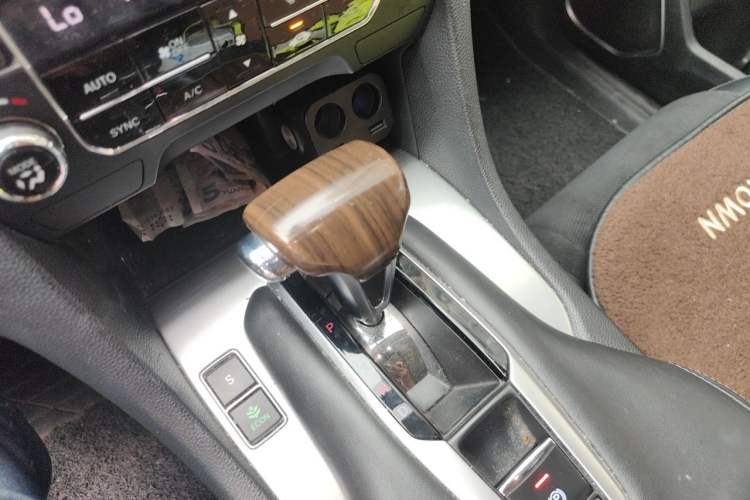 Used Honda Avancier 2019 240TURBO Two-Wheel Drive Elite Edition Gear Lever
