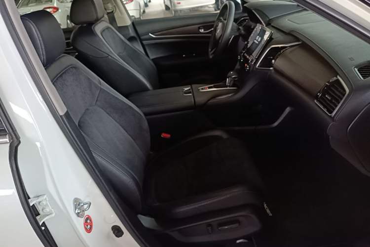 Used Honda Avancier 2019 240TURBO Two-Wheel Drive Elite Edition Right Front Seat