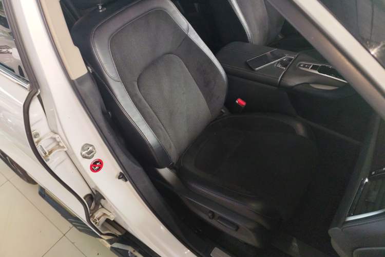 Used Honda Avancier 2019 240TURBO Two-Wheel Drive Elite Edition Right Front Seat