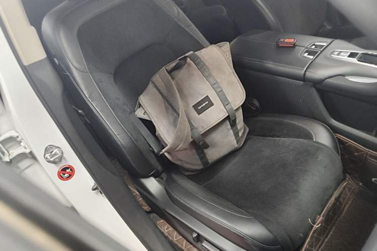 Used Honda Avancier 2019 240TURBO Two-Wheel Drive Elite Edition Right Front Seat