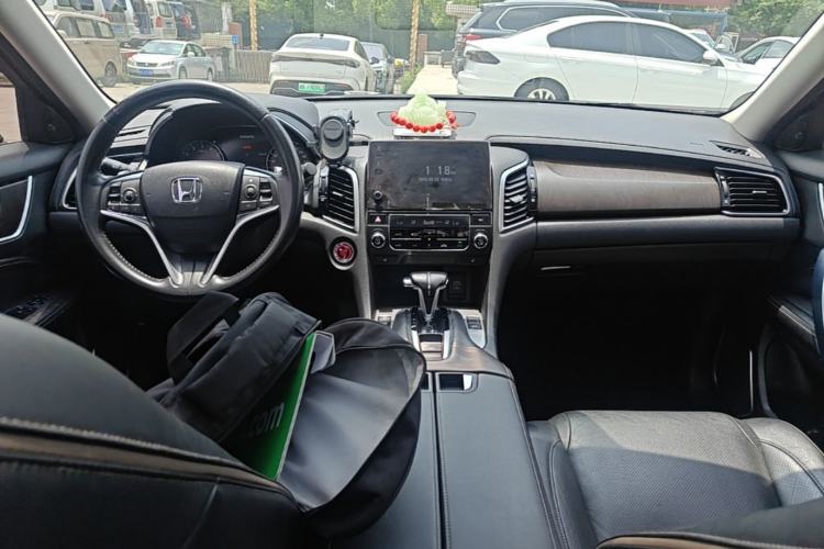 Used Honda Avancier 2020 240TURBO Two-Wheel Drive Premium Edition Center Console