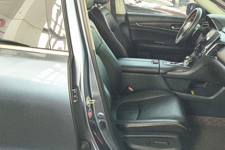 Used Honda Avancier 2020 240TURBO Two-Wheel Drive Premium Edition Right Front Seat